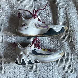 Nike Giannis// NEVER WORN